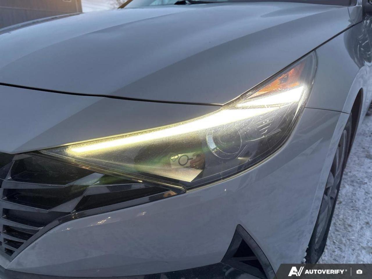 2023 Hyundai Elantra Hybrid Luxury   HYBRID   ~4.7 L/100 KM   SUNROOF   VENTIL Photo