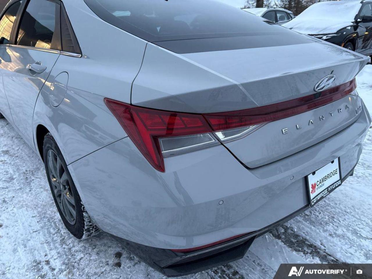 2023 Hyundai Elantra Hybrid Luxury   HYBRID   ~4.7 L/100 KM   SUNROOF   VENTIL Photo