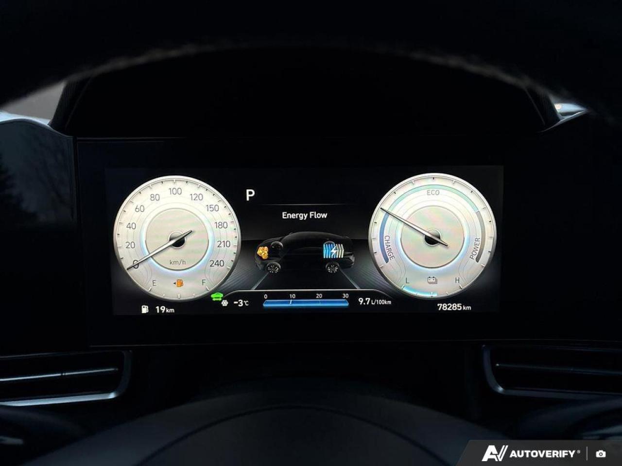 2023 Hyundai Elantra Hybrid Luxury   HYBRID   ~4.7 L/100 KM   SUNROOF   VENTIL Photo