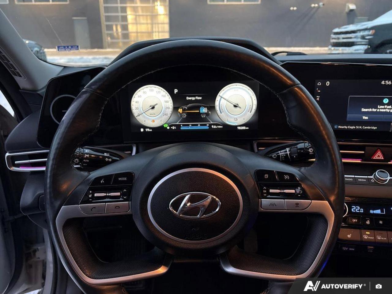 2023 Hyundai Elantra Hybrid Luxury   HYBRID   ~4.7 L/100 KM   SUNROOF   VENTIL Photo