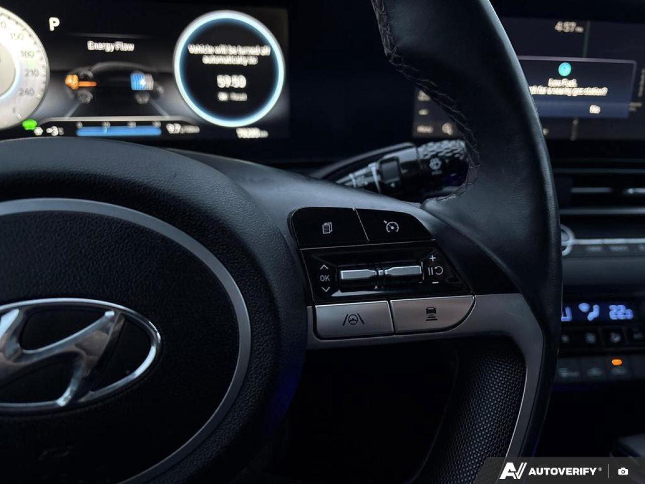 2023 Hyundai Elantra Hybrid Luxury   HYBRID   ~4.7 L/100 KM   SUNROOF   VENTIL Photo