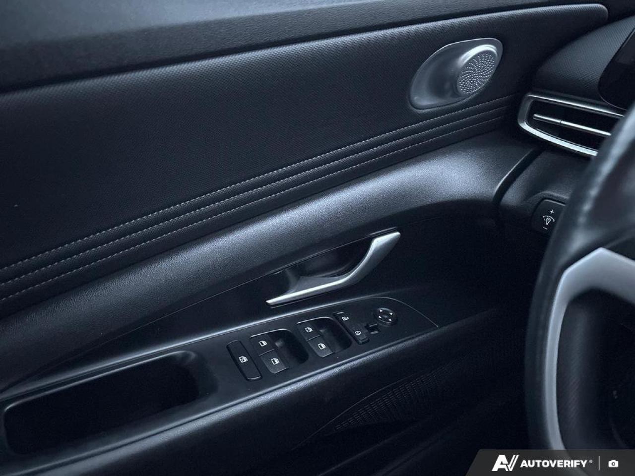 2023 Hyundai Elantra Hybrid Luxury   HYBRID   ~4.7 L/100 KM   SUNROOF   VENTIL Photo