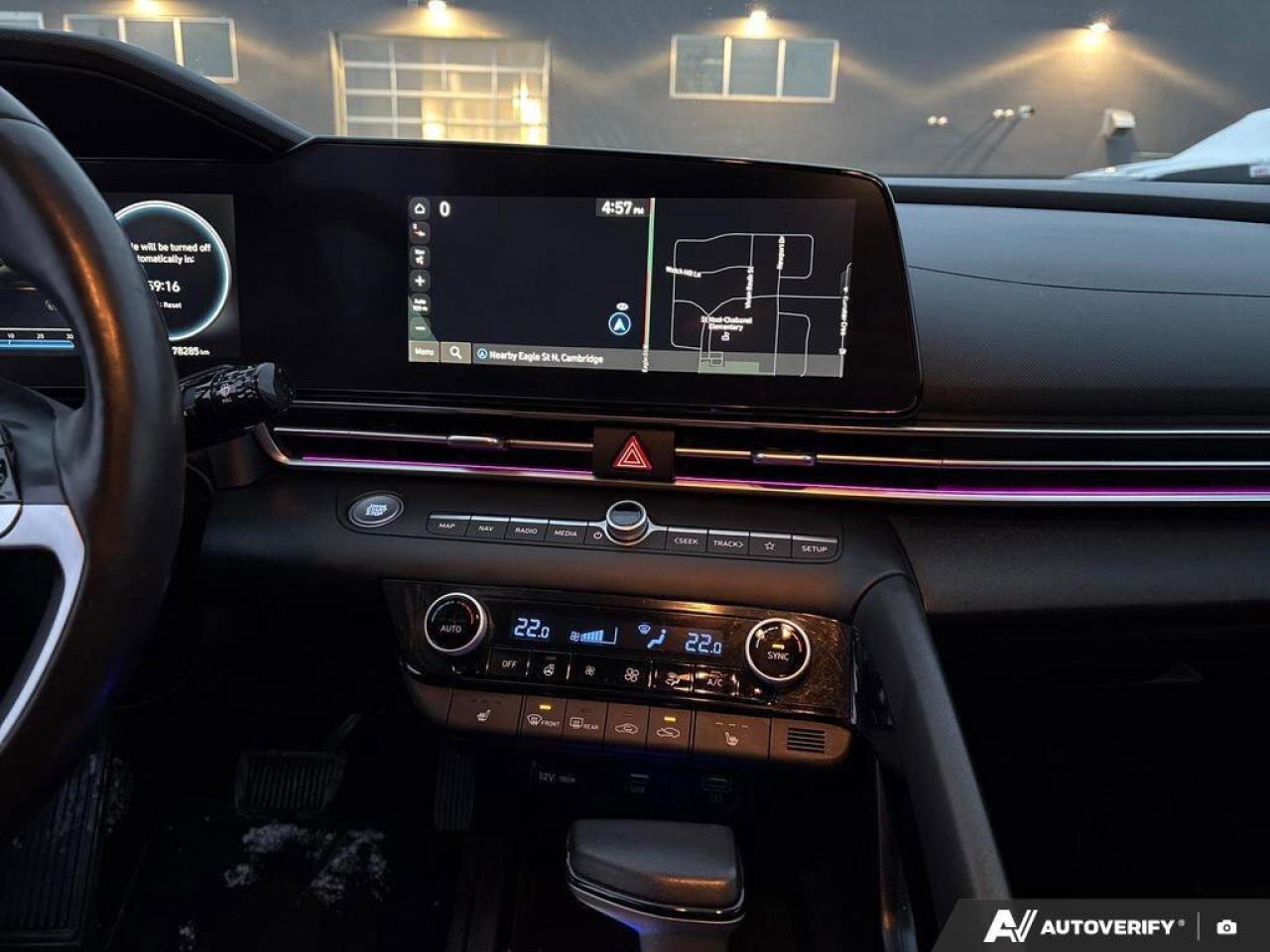 2023 Hyundai Elantra Hybrid Luxury   HYBRID   ~4.7 L/100 KM   SUNROOF   VENTIL Photo