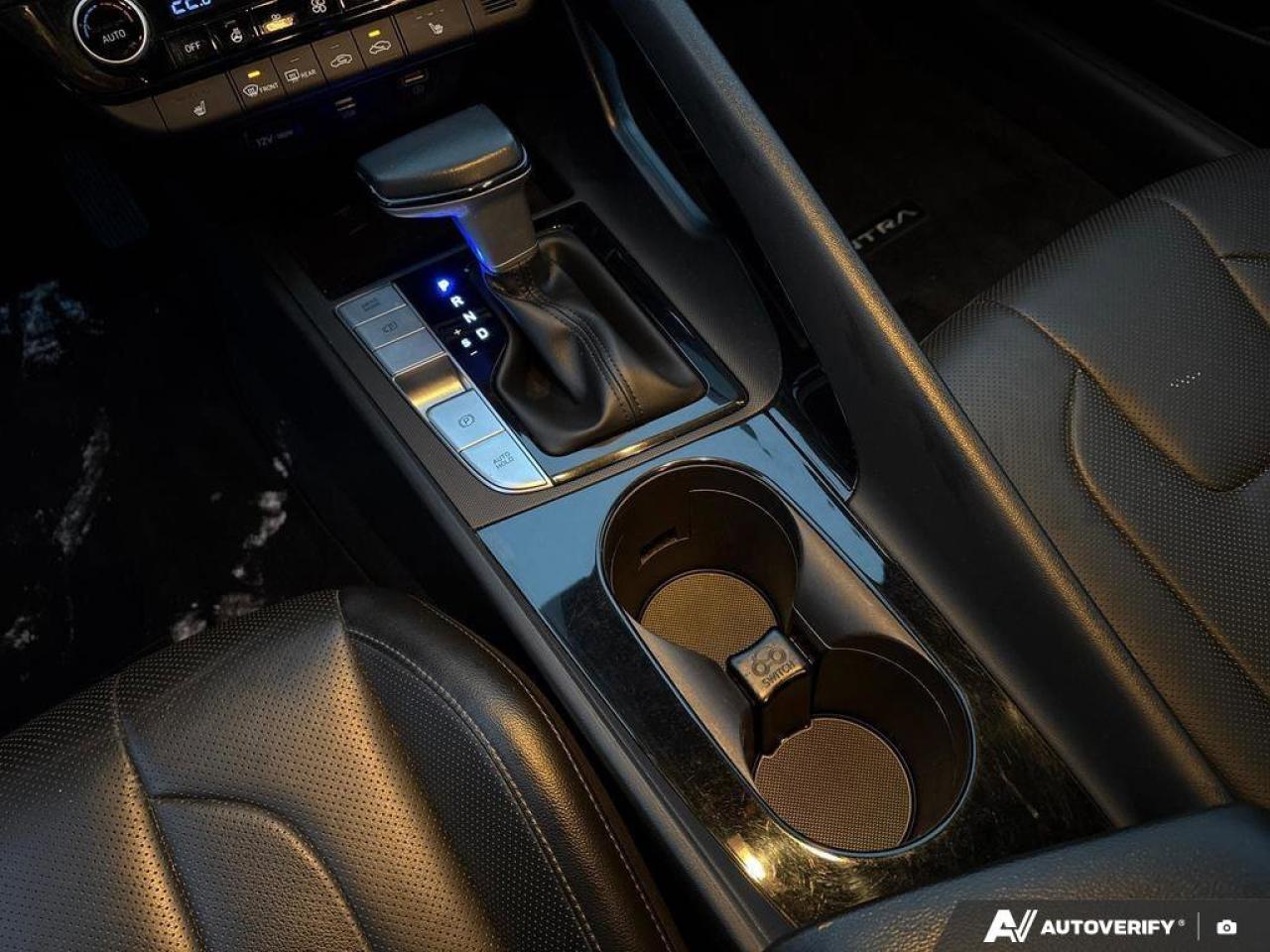 2023 Hyundai Elantra Hybrid Luxury   HYBRID   ~4.7 L/100 KM   SUNROOF   VENTIL Photo