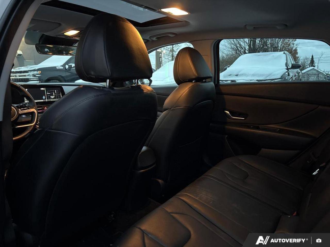 2023 Hyundai Elantra Hybrid Luxury   HYBRID   ~4.7 L/100 KM   SUNROOF   VENTIL Photo