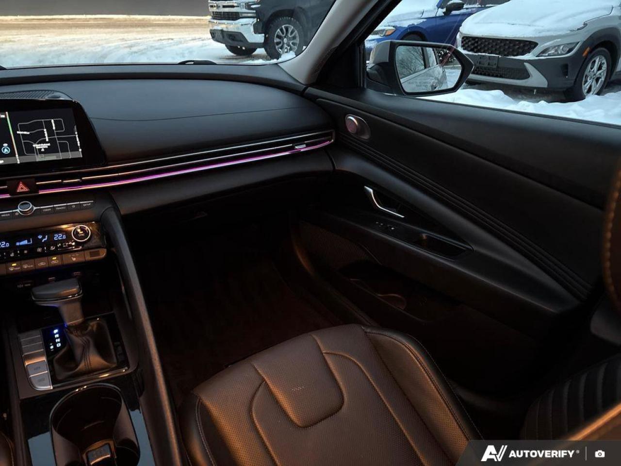 2023 Hyundai Elantra Hybrid Luxury   HYBRID   ~4.7 L/100 KM   SUNROOF   VENTIL Photo