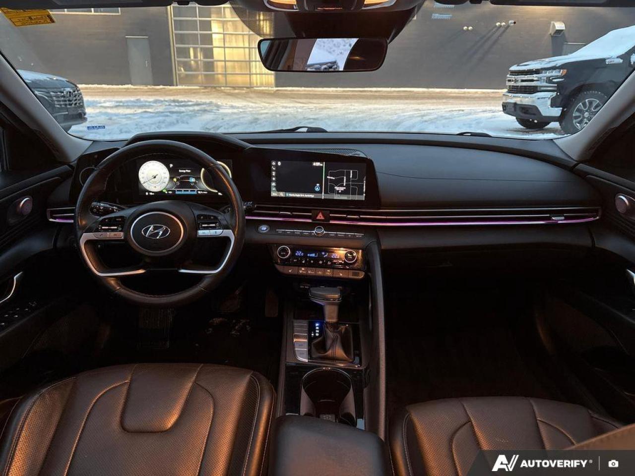 2023 Hyundai Elantra Hybrid Luxury   HYBRID   ~4.7 L/100 KM   SUNROOF   VENTIL Photo