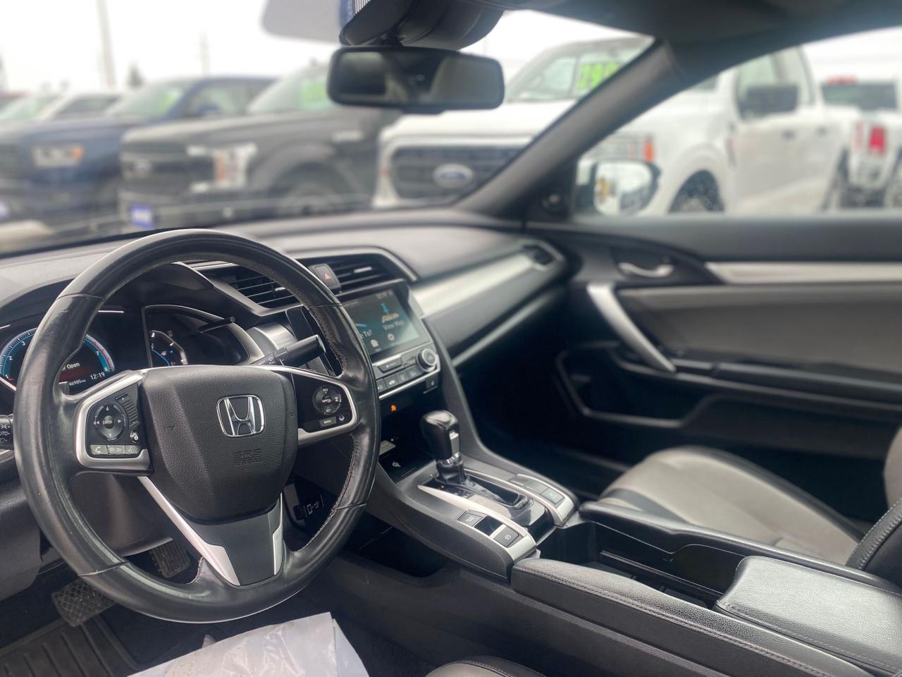 2017 Honda Civic Touring ~Nav ~Heated Leather ~Sunroof ~Bluetooth Photo