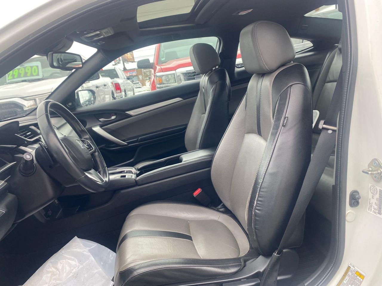 2017 Honda Civic Touring ~Nav ~Heated Leather ~Sunroof ~Bluetooth Photo