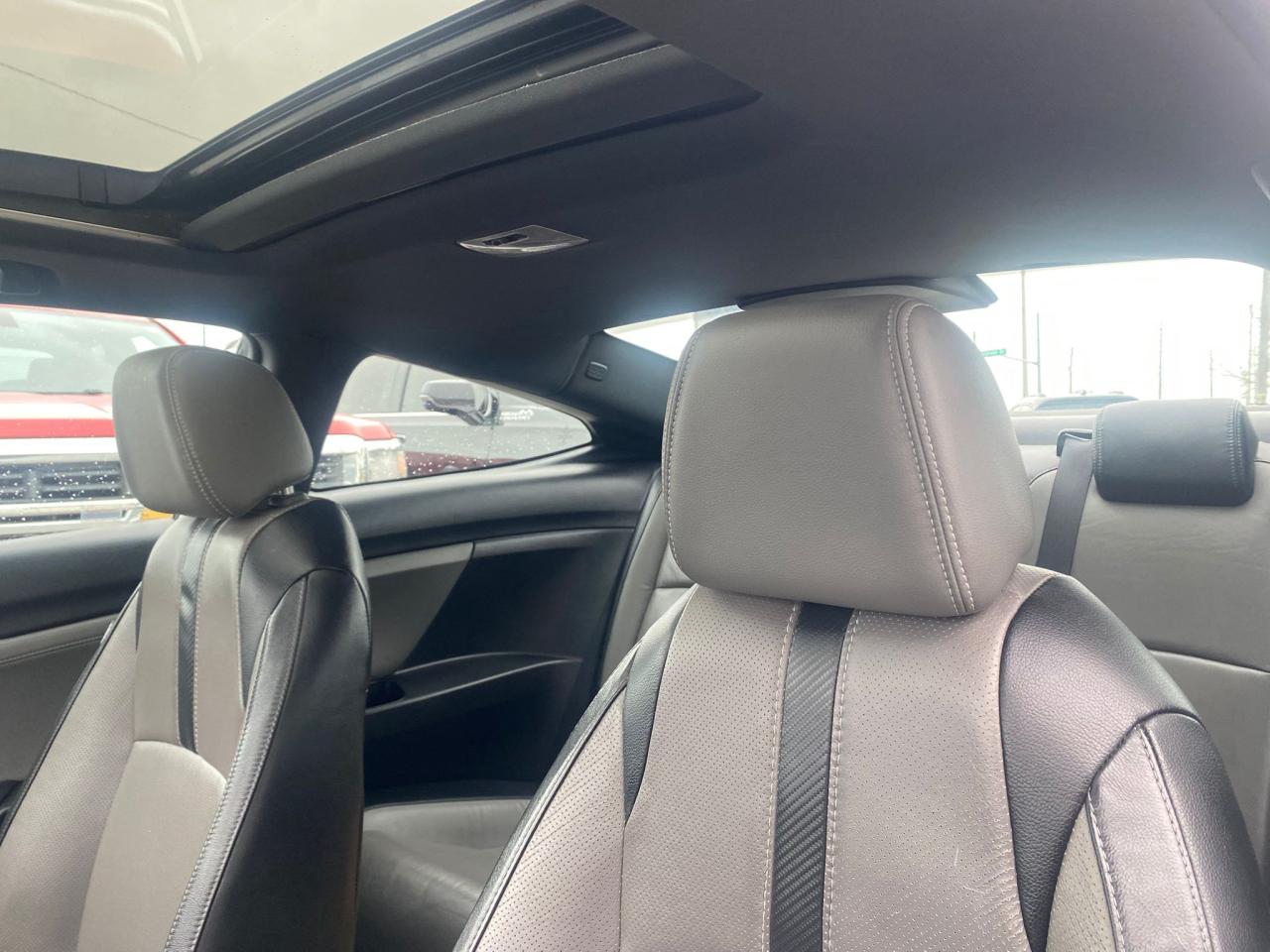 2017 Honda Civic Touring ~Nav ~Heated Leather ~Sunroof ~Bluetooth Photo