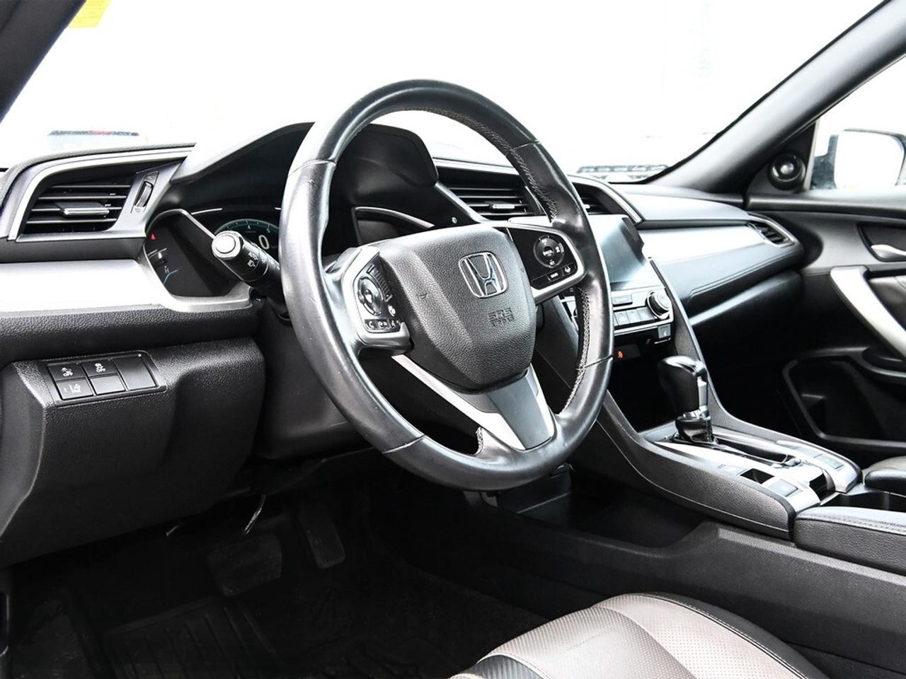 2017 Honda Civic Touring ~Nav ~Heated Leather ~Sunroof ~Bluetooth Photo