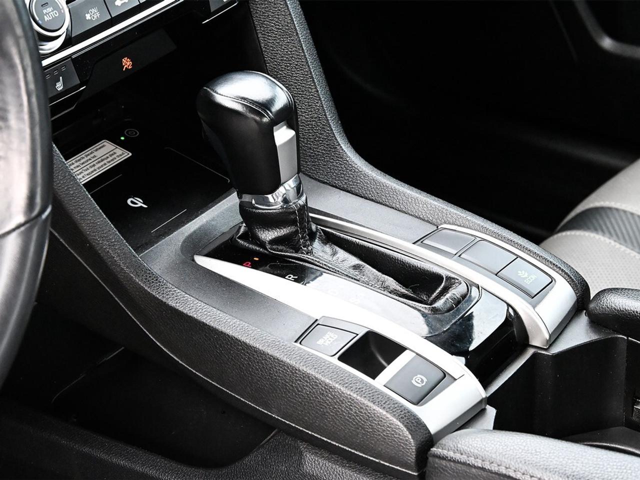 2017 Honda Civic Touring ~Nav ~Heated Leather ~Sunroof ~Bluetooth Photo