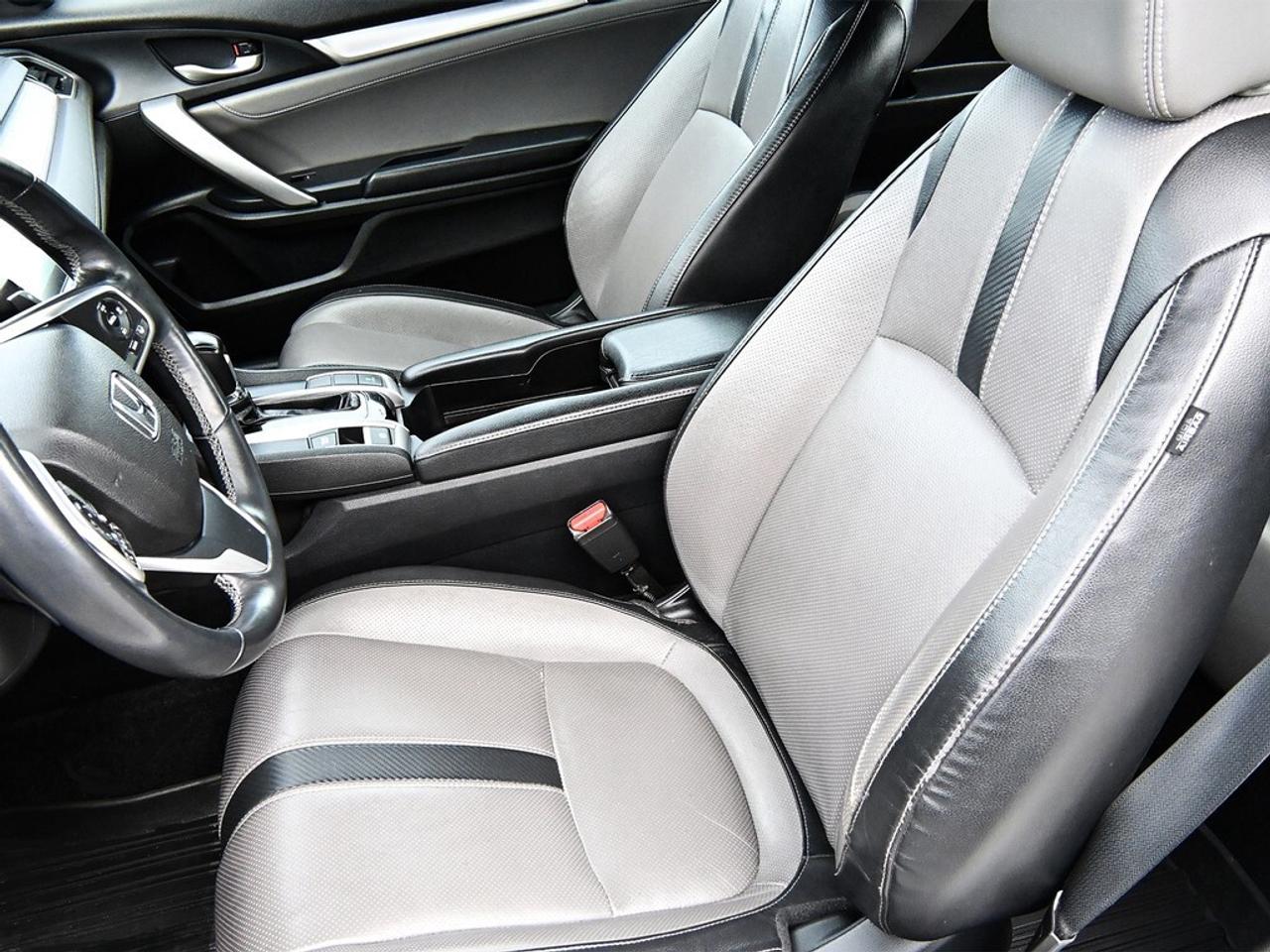 2017 Honda Civic Touring ~Nav ~Heated Leather ~Sunroof ~Bluetooth Photo