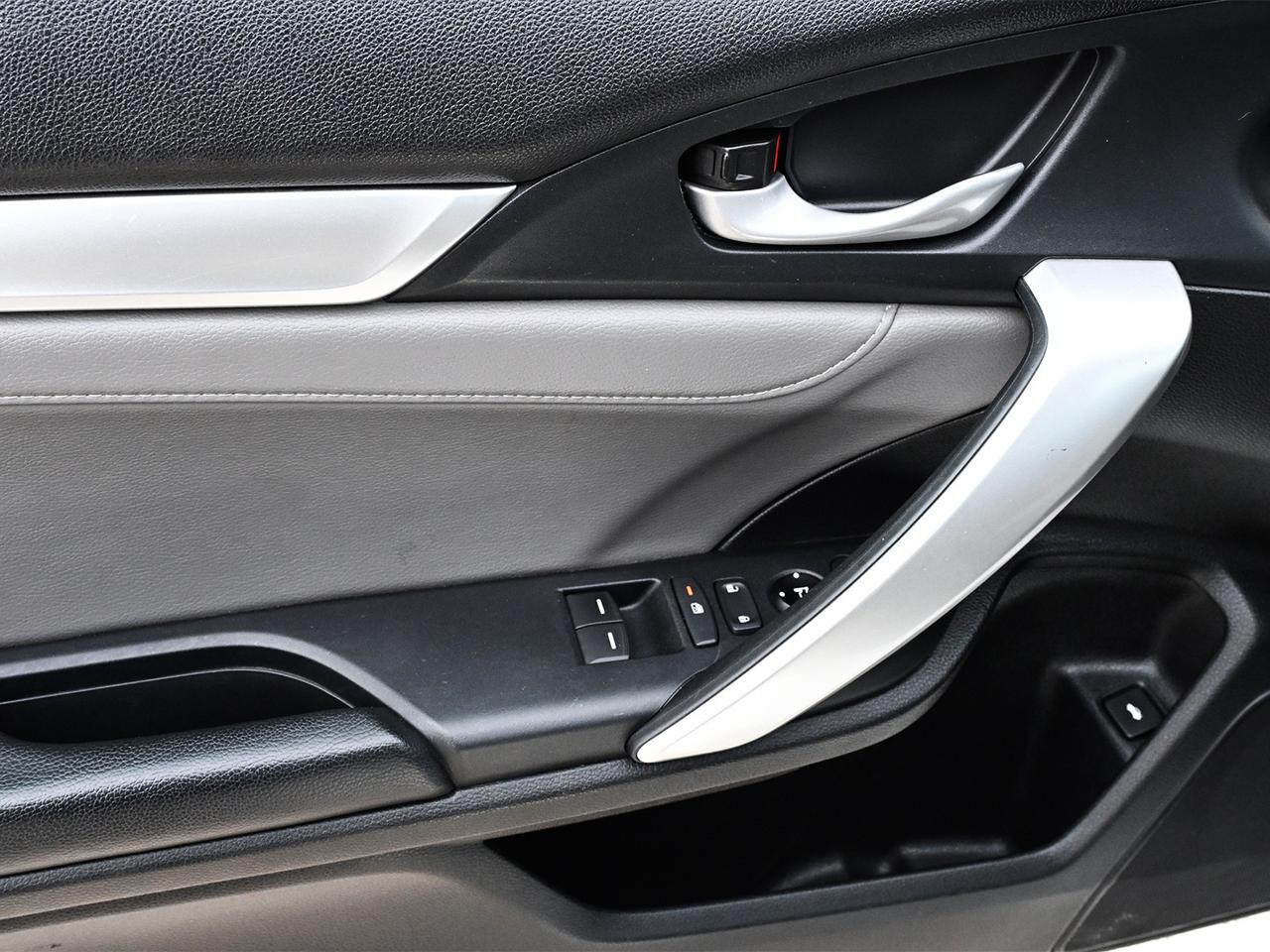 2017 Honda Civic Touring ~Nav ~Heated Leather ~Sunroof ~Bluetooth Photo