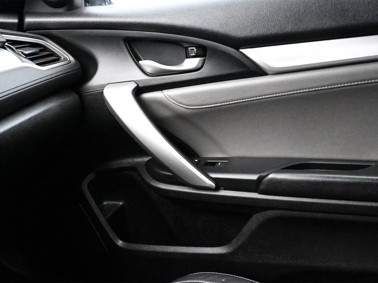 2017 Honda Civic Touring ~Nav ~Heated Leather ~Sunroof ~Bluetooth Photo