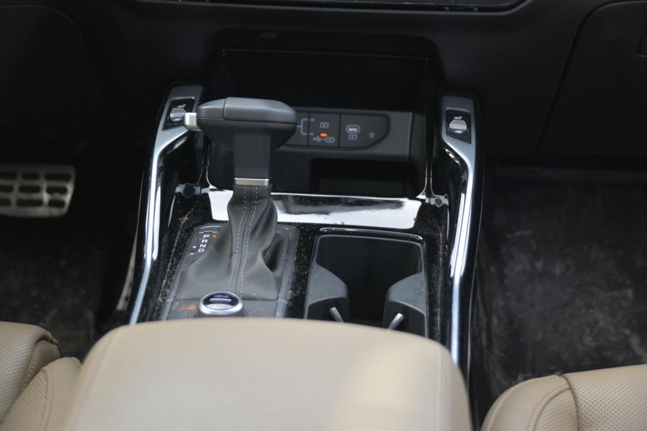 2025 Kia Sorento X-Line Limited AWD w-Olive Brown Interior Photo