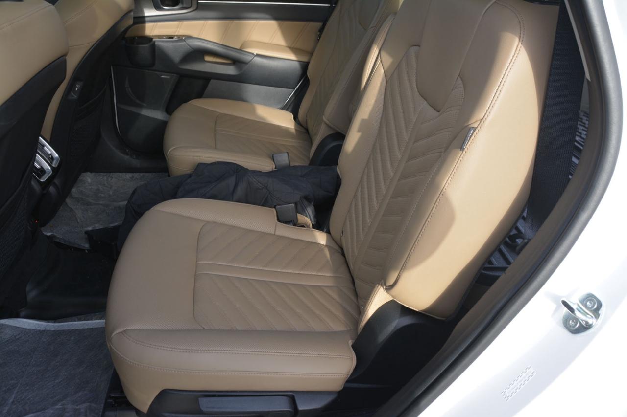 2025 Kia Sorento X-Line Limited AWD w-Olive Brown Interior Photo