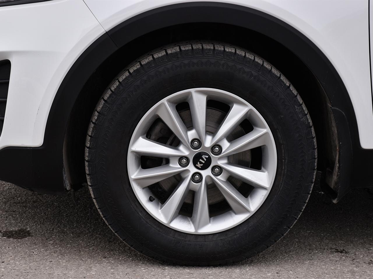 2019 Kia Sorento LX AWD ~Heated Seats ~Bluetooth ~Camera ~Alloys Photo