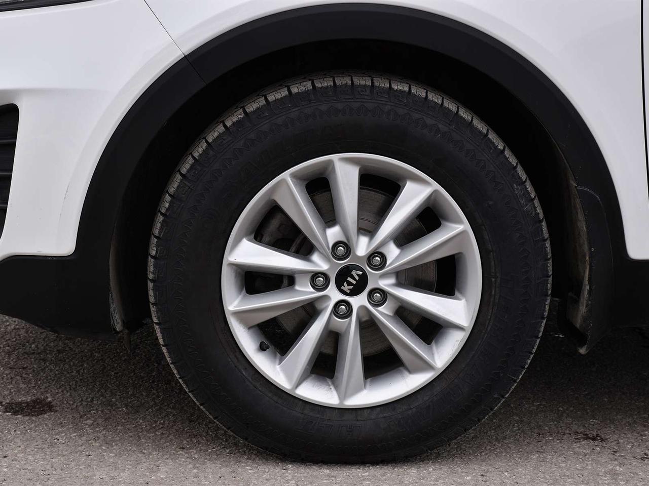 2019 Kia Sorento LX AWD ~Heated Seats ~Bluetooth ~Camera ~Alloys Photo