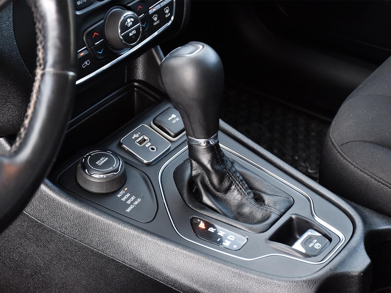 2019 Jeep Cherokee North 4x4 ~Nav ~Camera ~Heated Seats ~Bluetooth Photo