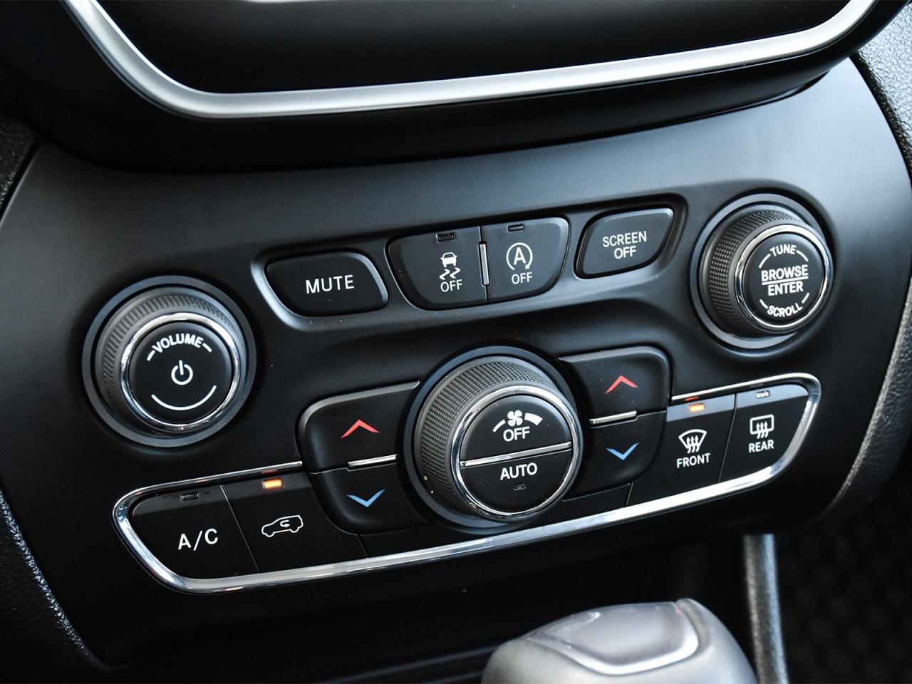 2019 Jeep Cherokee North 4x4 ~Nav ~Camera ~Heated Seats ~Bluetooth Photo