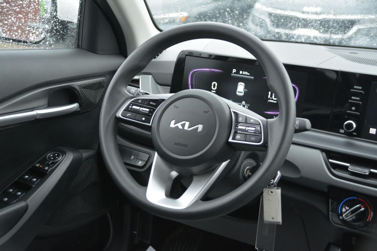 2024 Kia Seltos SELTOS LX Photo