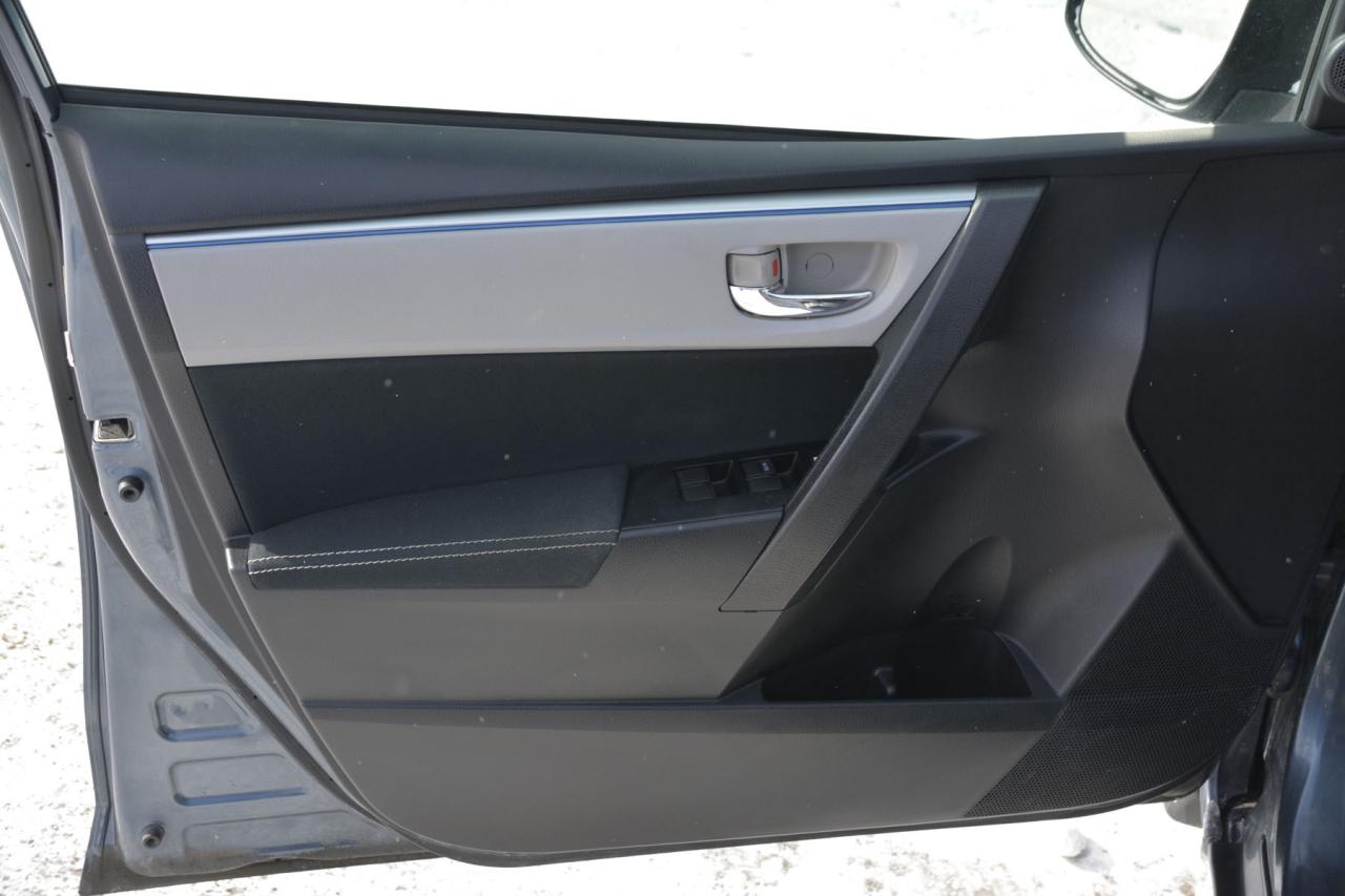 2015 Toyota Corolla COROLLA Photo