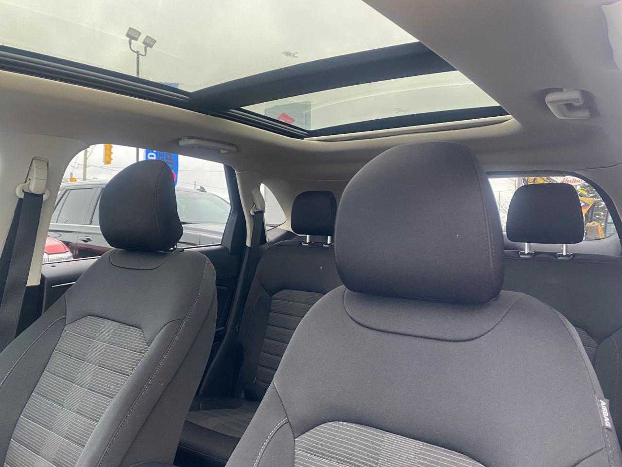 2018 Ford Edge SEL AWD ~Nav ~Heated Seats ~Moonroof ~Bluetooth Photo