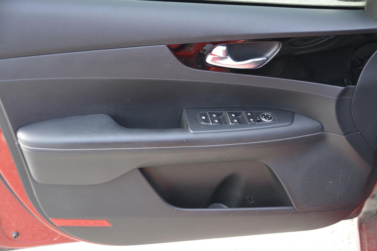 2020 Kia Forte5 EX Photo