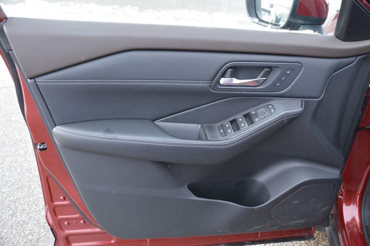 2023 Nissan Rogue SL Photo