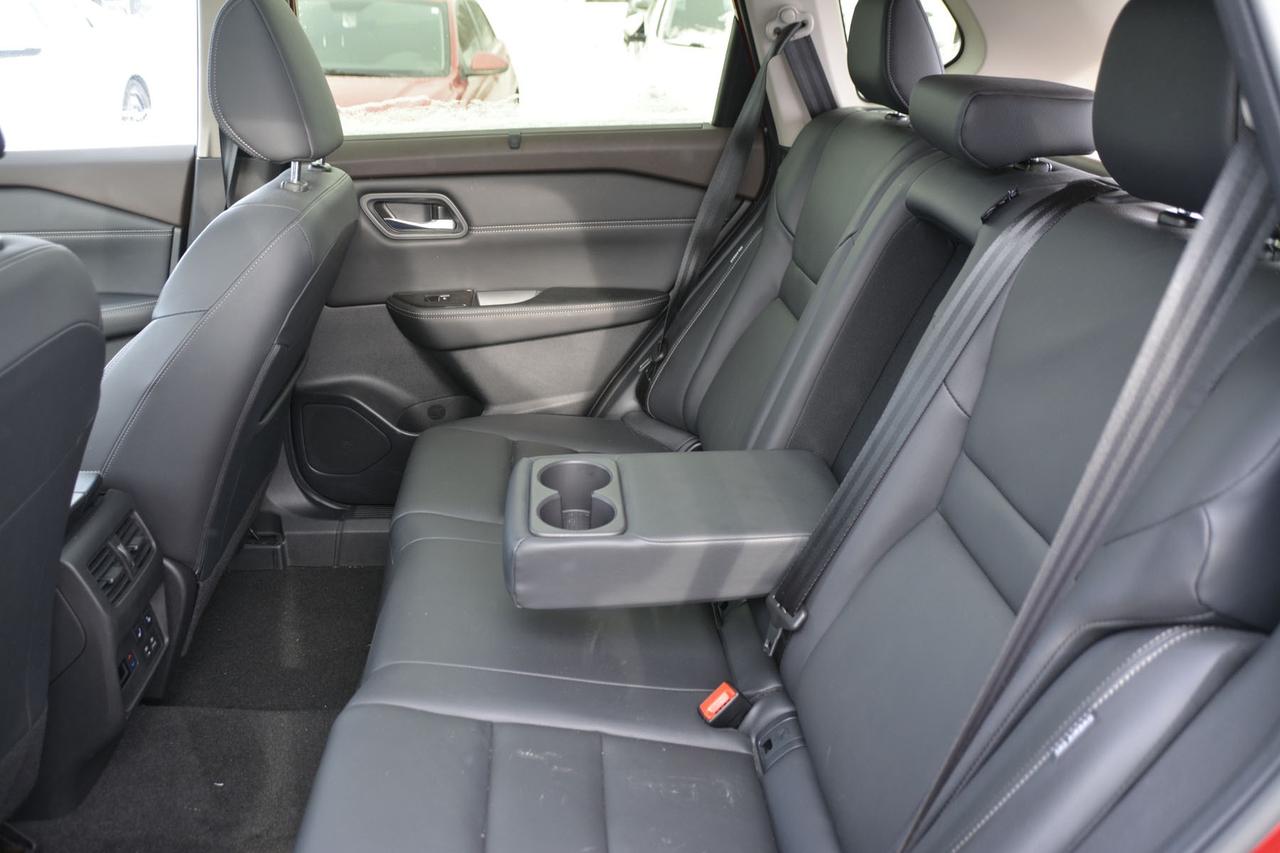 2023 Nissan Rogue SL Photo