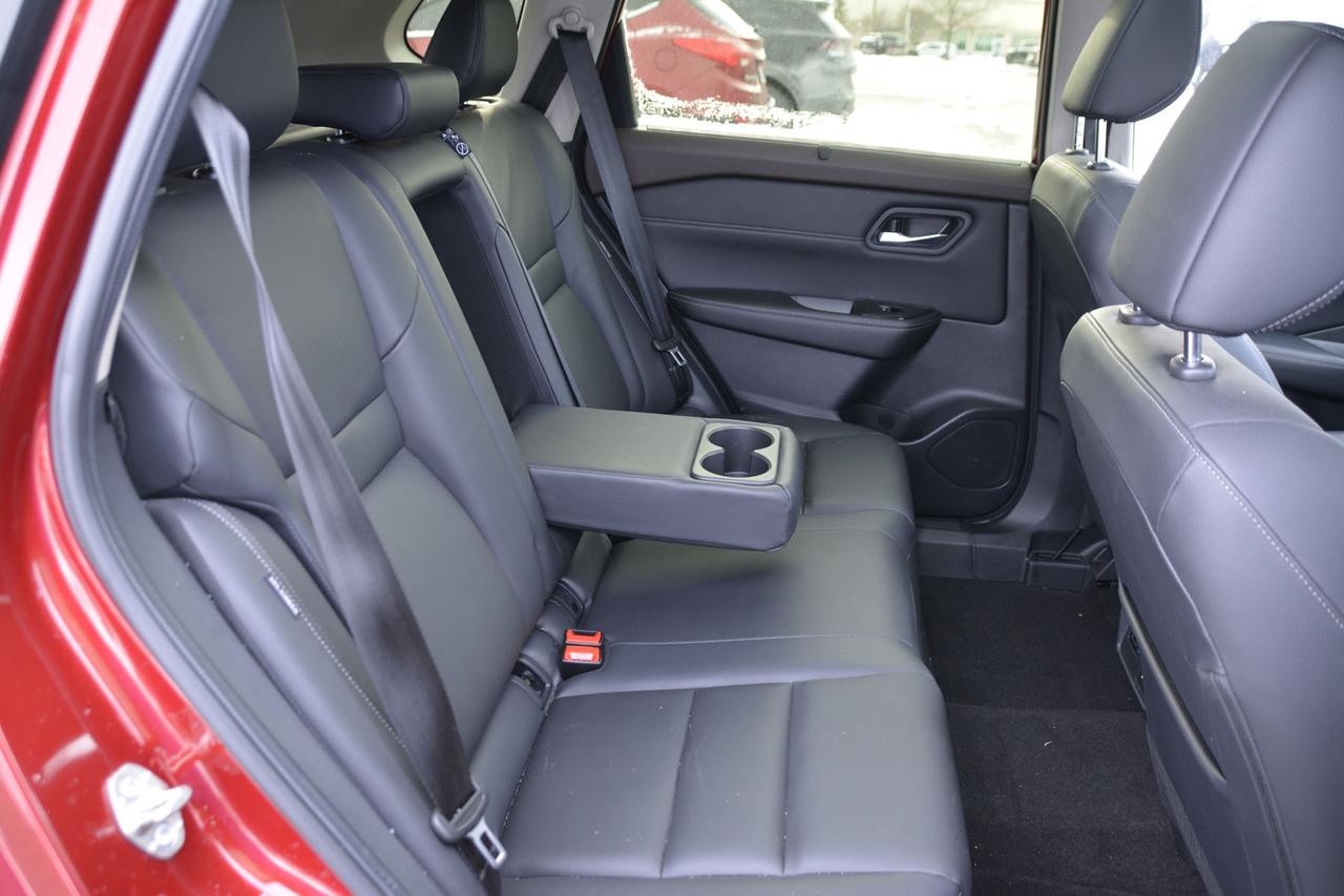 2023 Nissan Rogue SL Photo