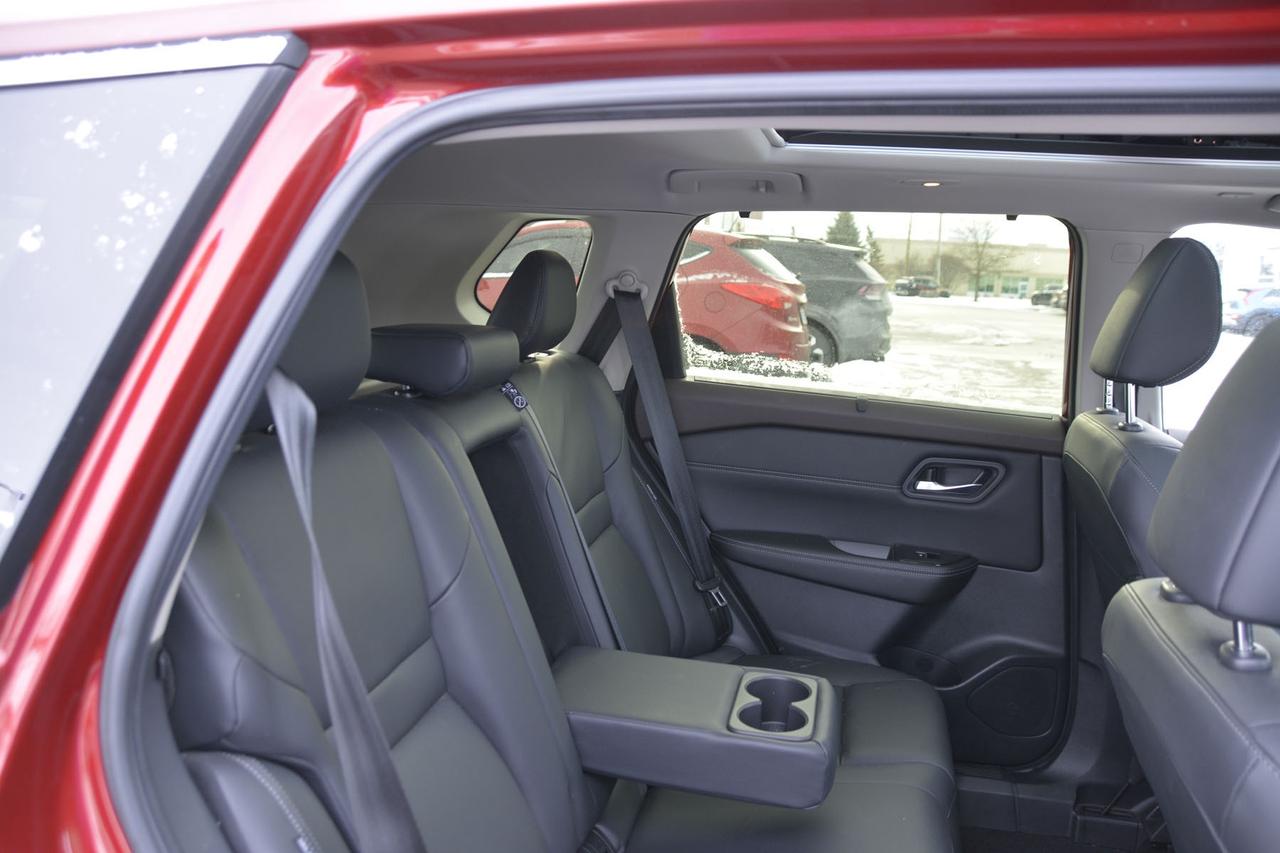 2023 Nissan Rogue SL Photo