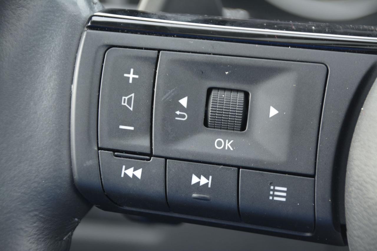 2023 Nissan Rogue SL Photo