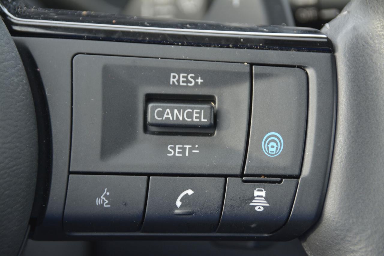 2023 Nissan Rogue SL Photo