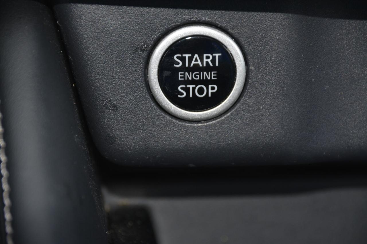 2023 Nissan Rogue SL Photo