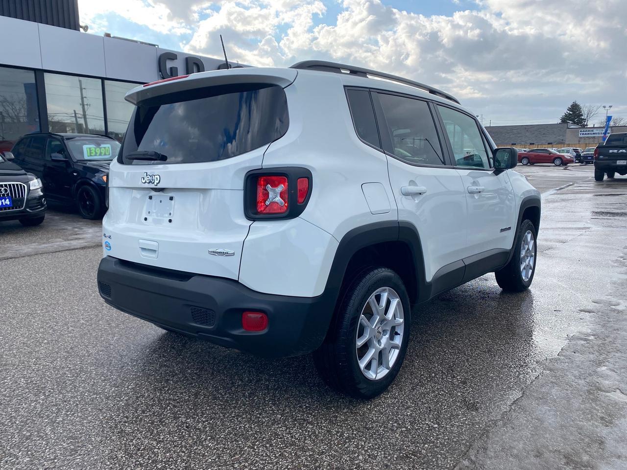 2023 Jeep Renegade North 4x4 ~Nav ~Camera ~Heated Seats ~Bluetooth Photo3