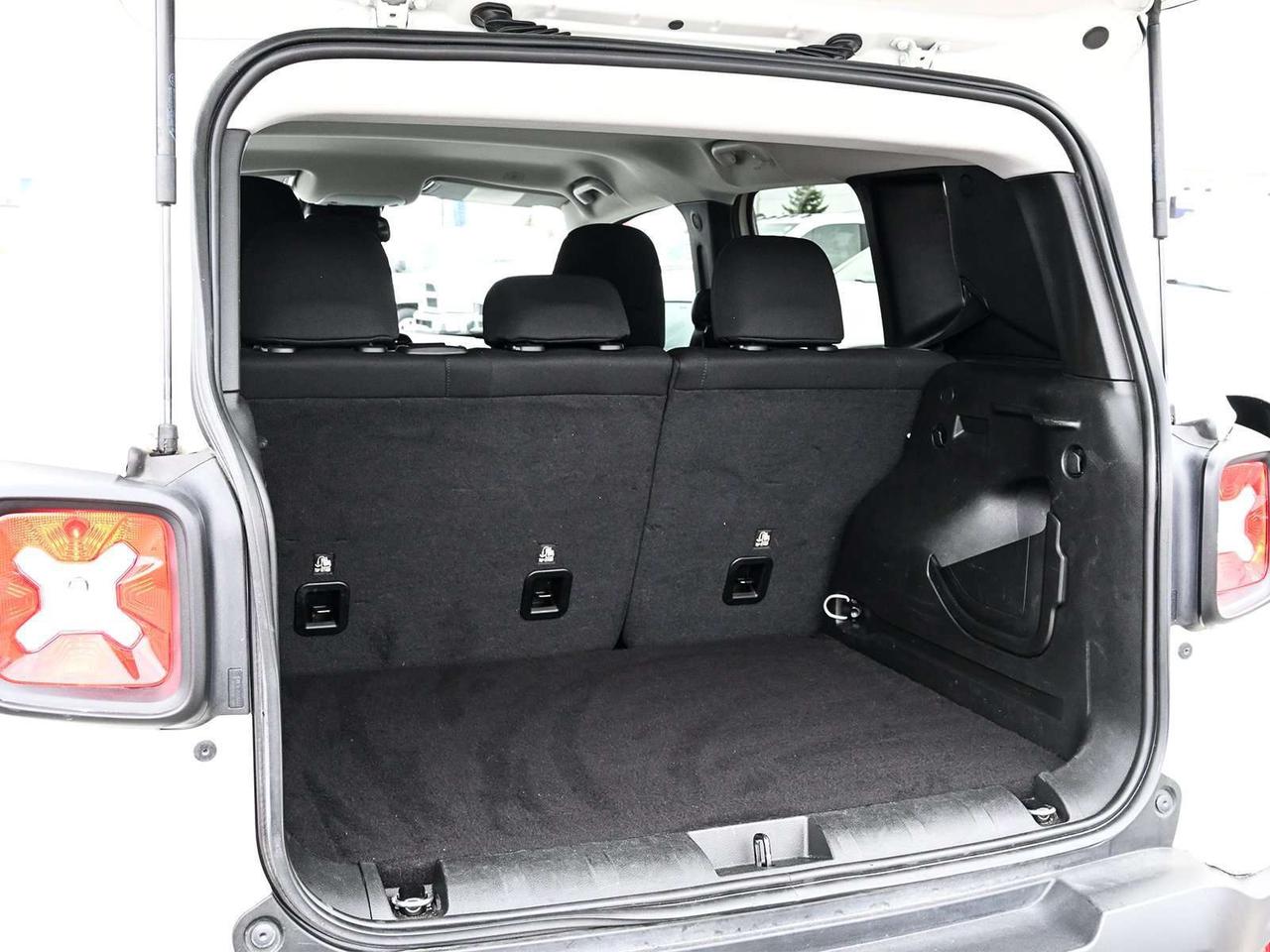 2023 Jeep Renegade North 4x4 ~Nav ~Camera ~Heated Seats ~Bluetooth Photo