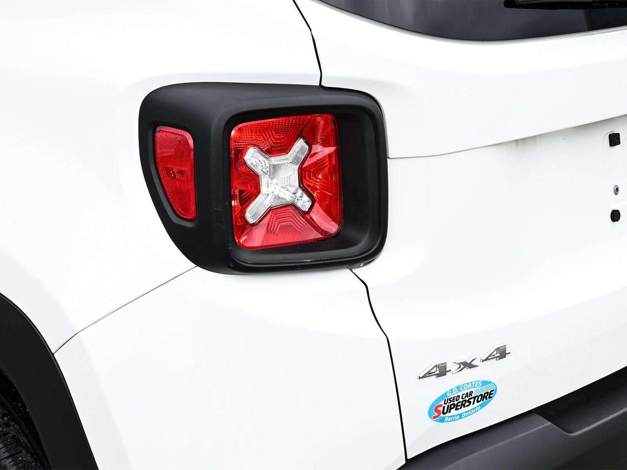2023 Jeep Renegade North 4x4 ~Nav ~Camera ~Heated Seats ~Bluetooth Photo