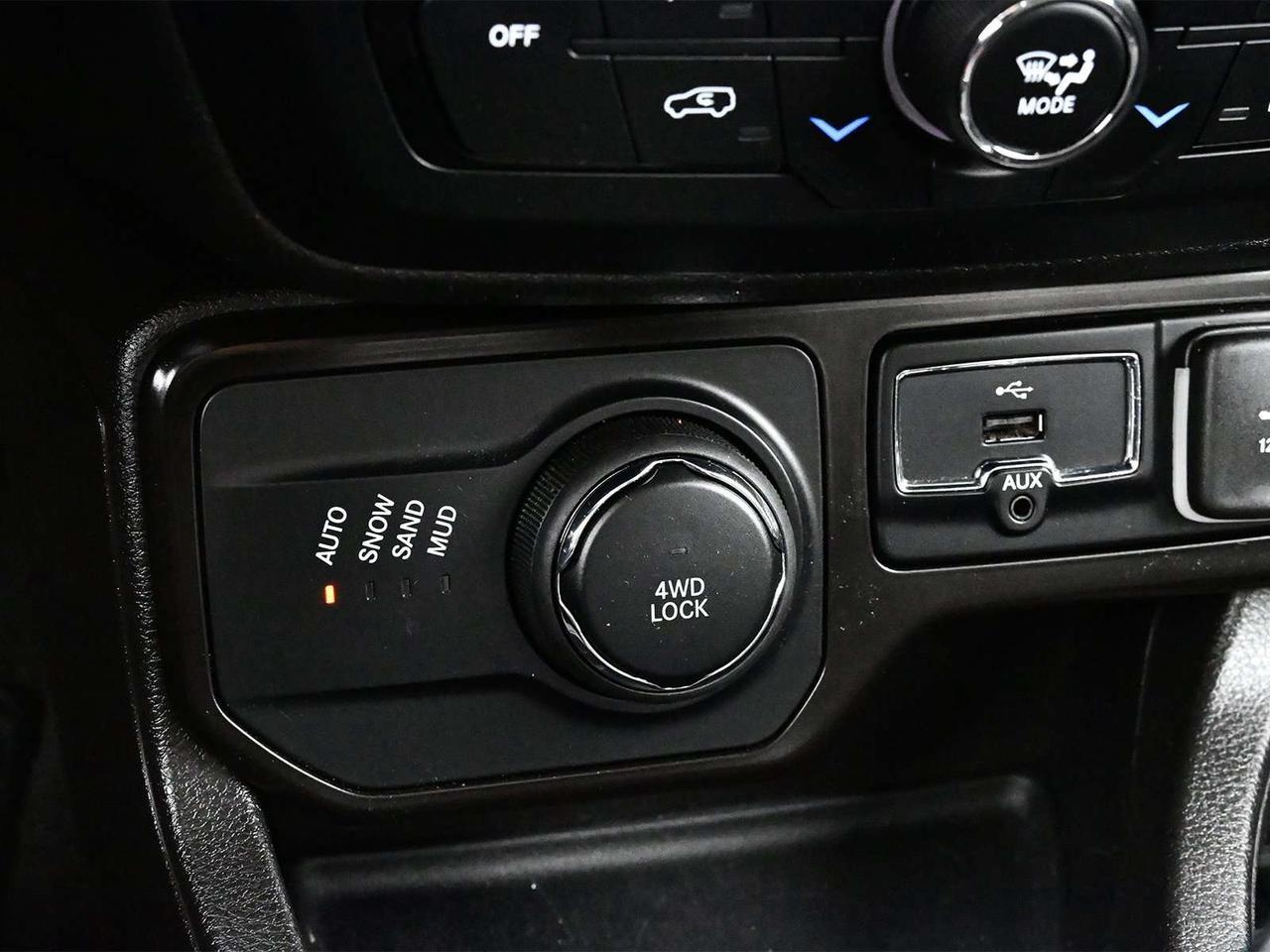 2023 Jeep Renegade North 4x4 ~Nav ~Camera ~Heated Seats ~Bluetooth Photo