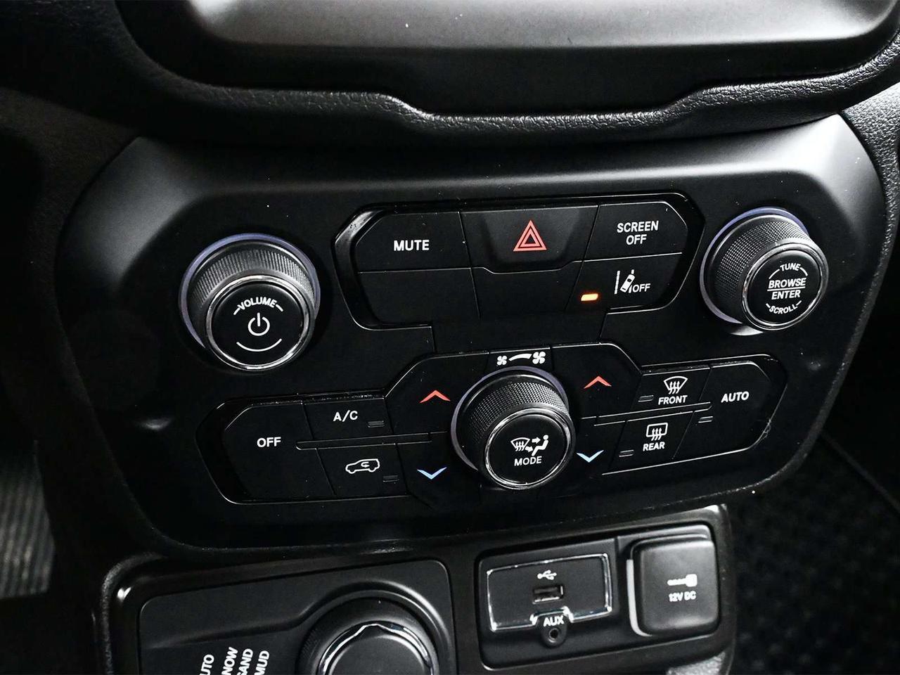 2023 Jeep Renegade North 4x4 ~Nav ~Camera ~Heated Seats ~Bluetooth Photo
