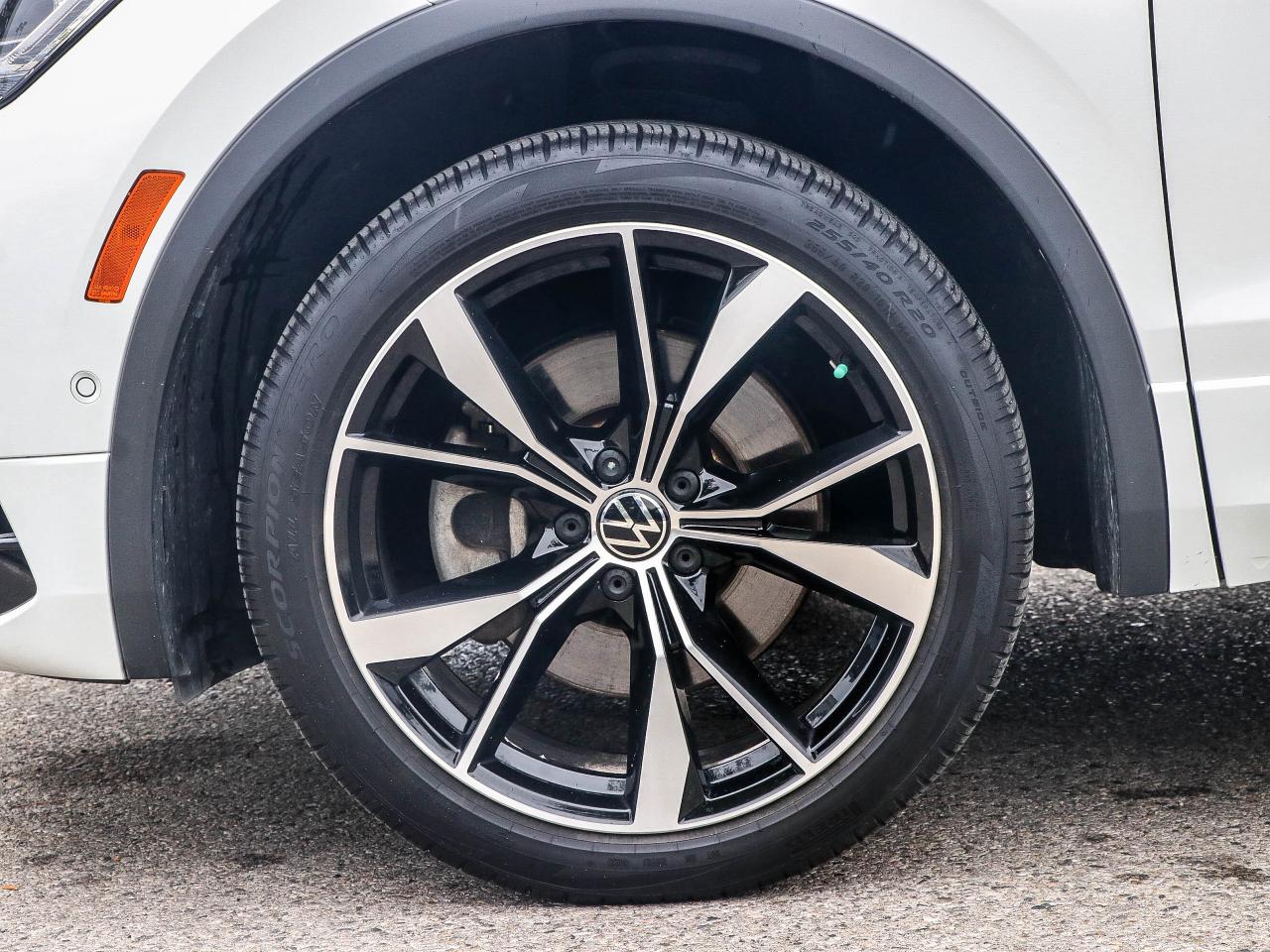 2023 Volkswagen Tiguan HIGHLINE R-LINE 4MOTION Photo