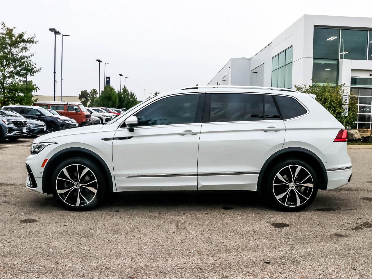 2023 Volkswagen Tiguan HIGHLINE R-LINE 4MOTION Photo