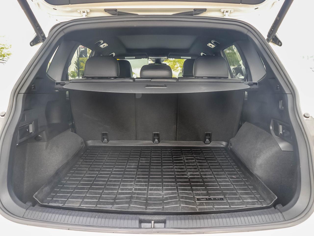 2023 Volkswagen Tiguan HIGHLINE R-LINE 4MOTION Photo