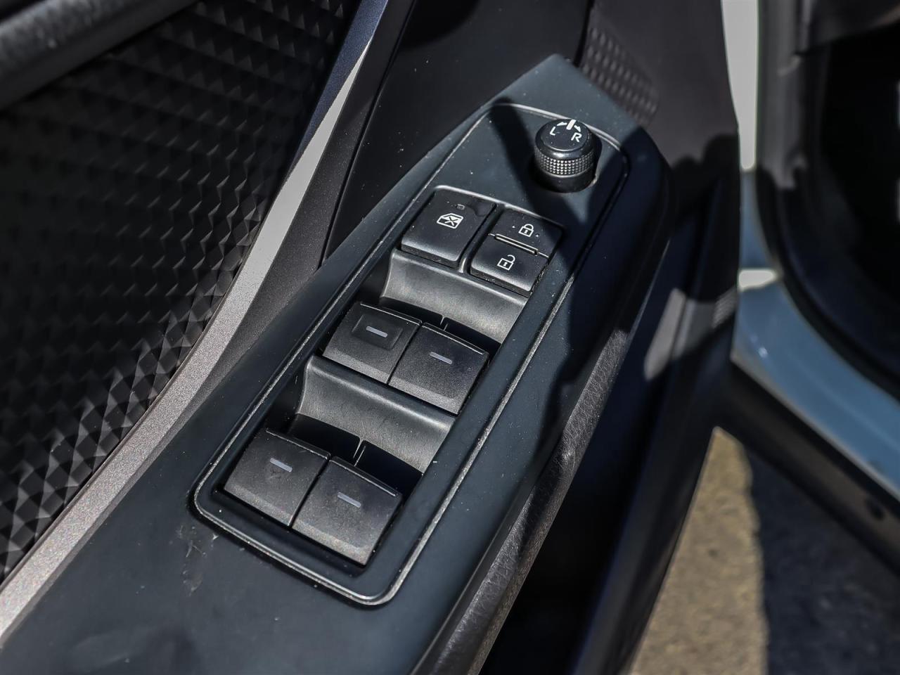 2021 Toyota C-HR XLE CLEAN CARFAX Photo