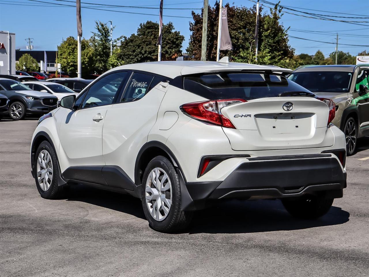 2021 Toyota C-HR XLE CLEAN CARFAX Photo