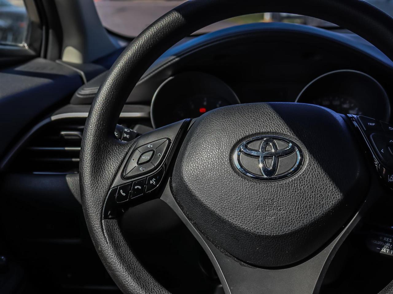 2021 Toyota C-HR XLE PREMIUM  NO ACCIDENT  APPLE CARPLAY  0 DOWN FI Photo