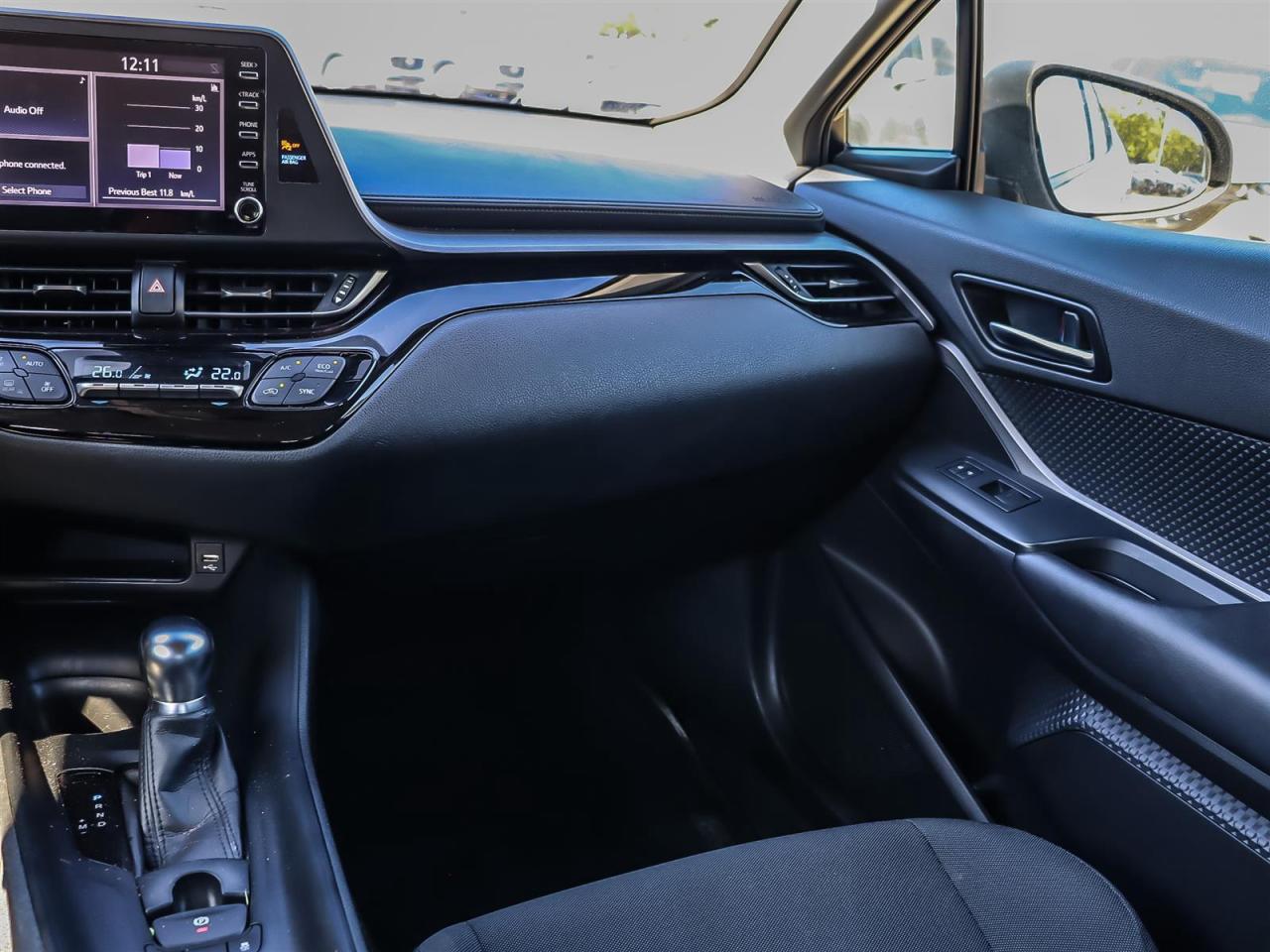 2021 Toyota C-HR XLE CLEAN CARFAX Photo