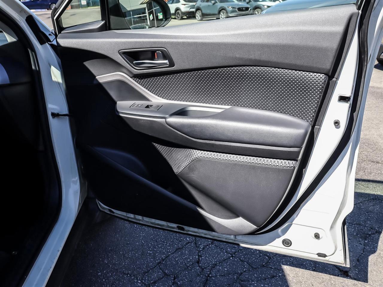 2021 Toyota C-HR XLE CLEAN CARFAX Photo