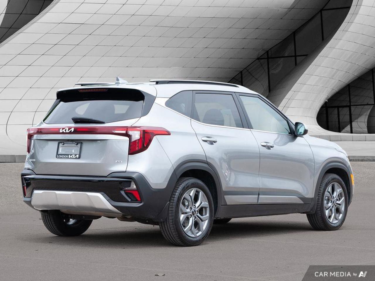 2024 Kia Seltos EX   AWD   Leather   Sunroof   Apple CarPlay   Hea Photo4